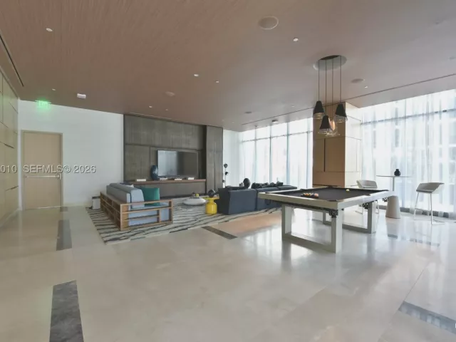 1-bedroom condo for sale in Miami - 45 SW 9th St 3405 - MondialRealty