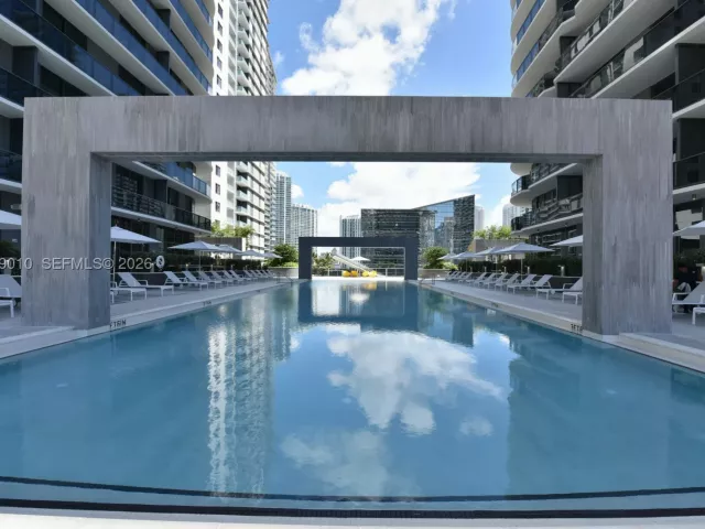 1-bedroom condo for sale in Miami - 45 SW 9th St 3405 - MondialRealty
