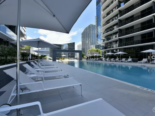 1-bedroom condo for sale in Miami - 45 SW 9th St 3405 - MondialRealty