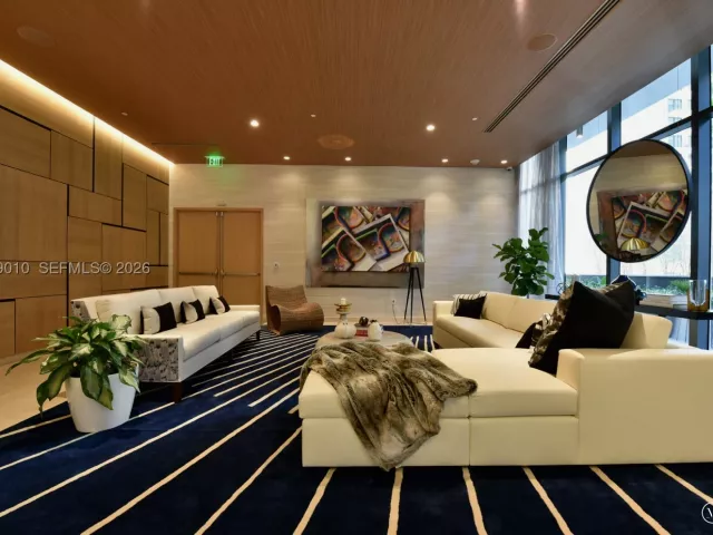 1-bedroom condo for sale in Miami - 45 SW 9th St 3405 - MondialRealty