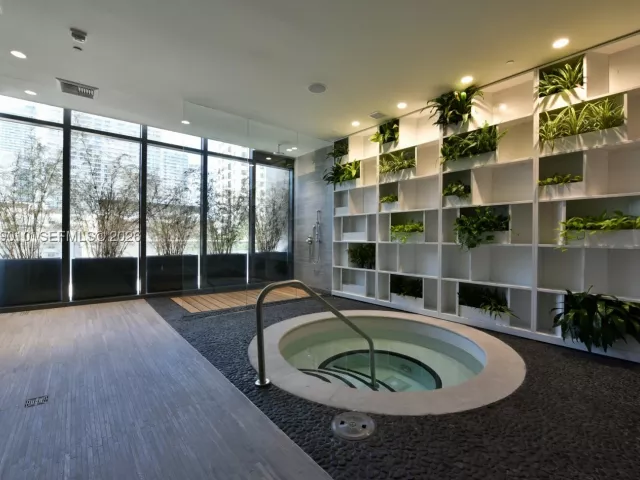 1-bedroom condo for sale in Miami - 45 SW 9th St 3405 - MondialRealty