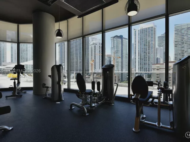 1-bedroom condo for sale in Miami - 45 SW 9th St 3405 - MondialRealty