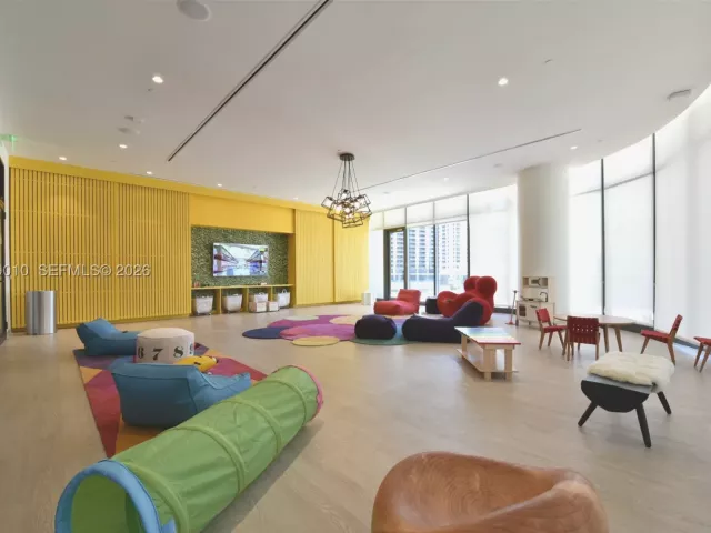 1-bedroom condo for sale in Miami - 45 SW 9th St 3405 - MondialRealty
