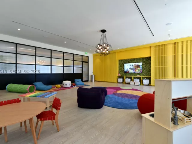 1-bedroom condo for sale in Miami - 45 SW 9th St 3405 - MondialRealty