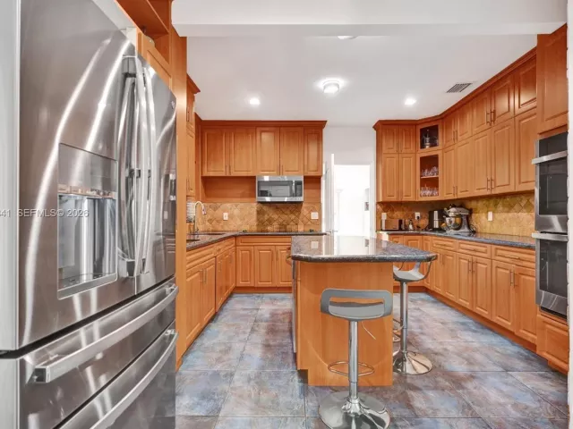 4-bedroom home for rent in Miami Beach - 3757 Prairie Ave - MondialRealty