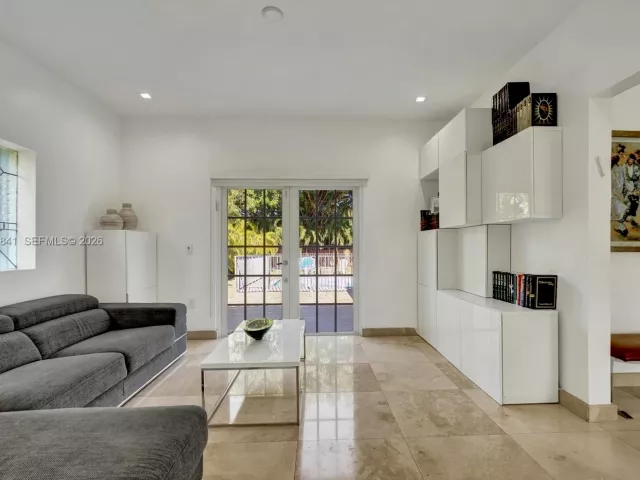 4-bedroom home for rent in Miami Beach - 3757 Prairie Ave - MondialRealty