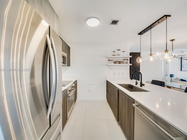 Apartment for sale  Unit #4805 - photo 7200435