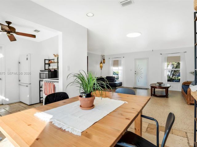 2-bedroom home for sale in Hollywood - 2320 Funston St - MondialRealty
