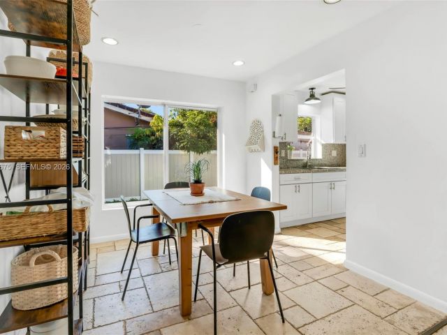 2-bedroom home for sale in Hollywood - 2320 Funston St - MondialRealty