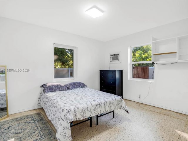 2-bedroom home for sale in Hollywood - 2320 Funston St - MondialRealty
