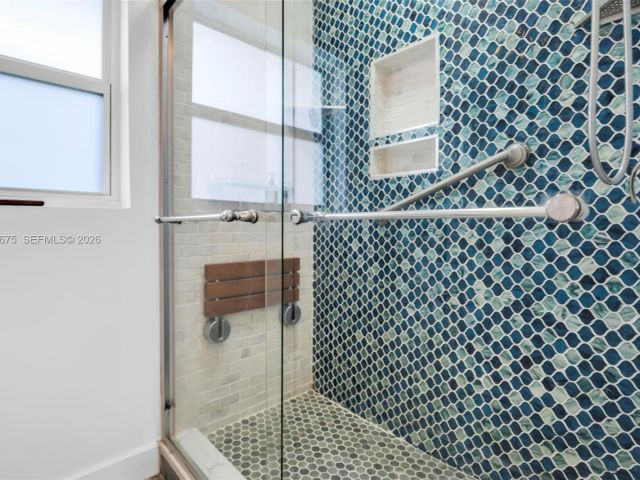 2-bedroom home for sale in Hollywood - 2320 Funston St - MondialRealty