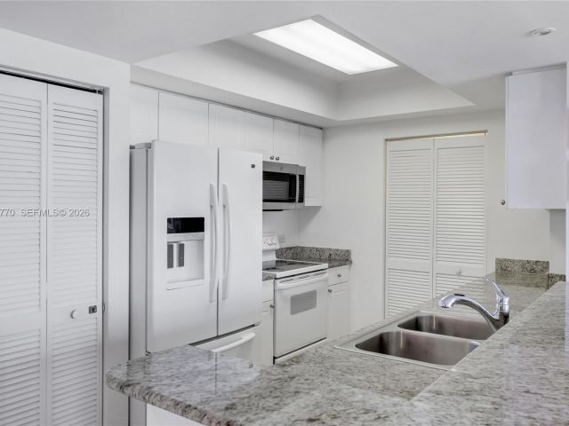 2-bedroom condo for rent in Aventura - 19501 W Country Club Dr 2412 - MondialRealty