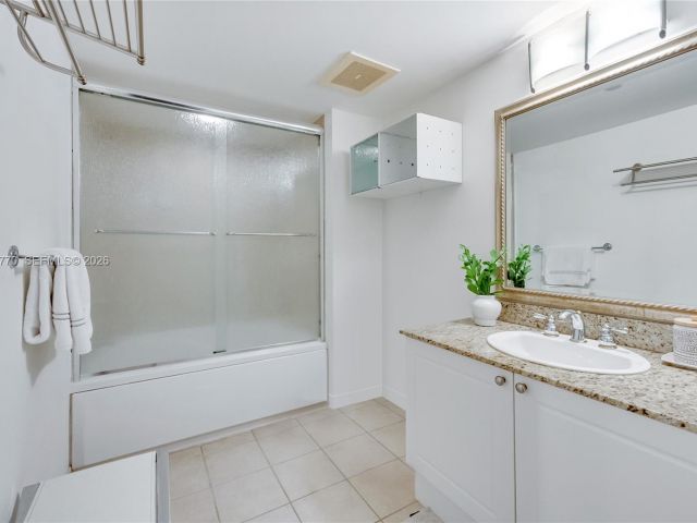 2-bedroom condo for rent in Aventura - 19501 W Country Club Dr 2412 - MondialRealty