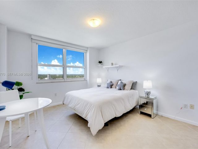 2-bedroom condo for rent in Aventura - 19501 W Country Club Dr 2412 - MondialRealty