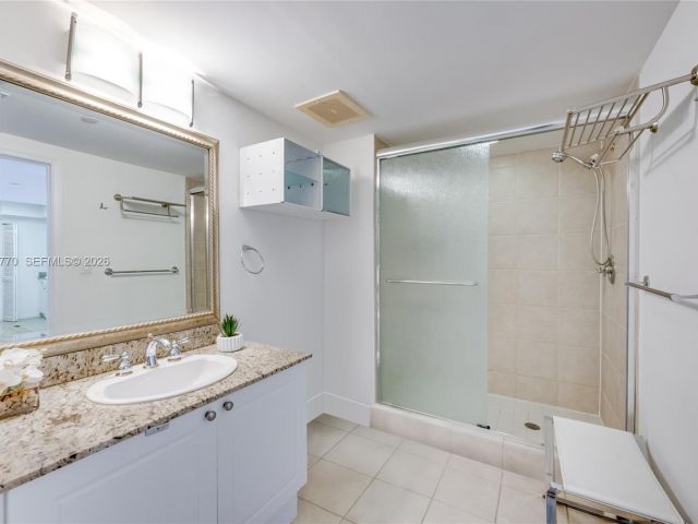 2-bedroom condo for rent in Aventura - 19501 W Country Club Dr 2412 - MondialRealty