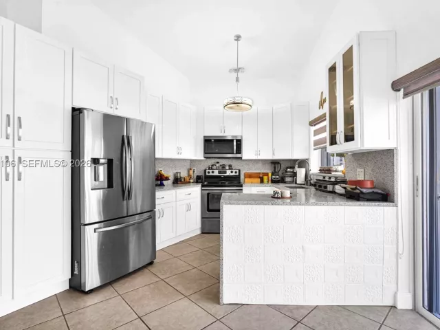 3-bedroom home for sale in Pembroke Pines - 1975 NW 191st Ave - MondialRealty