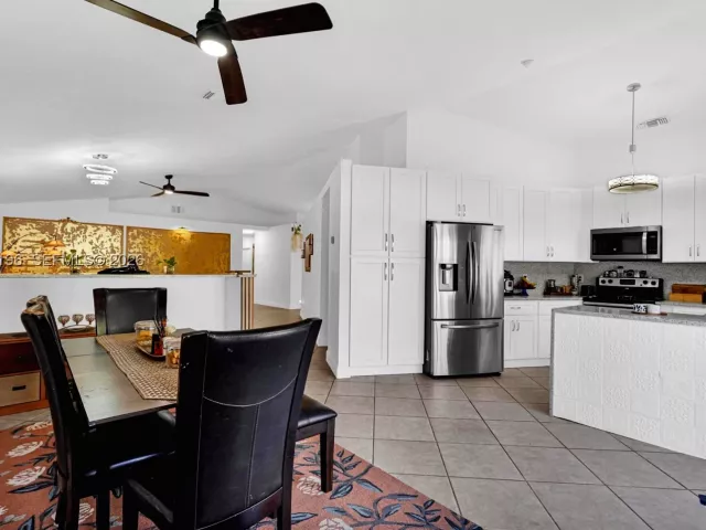 3-bedroom home for sale in Pembroke Pines - 1975 NW 191st Ave - MondialRealty
