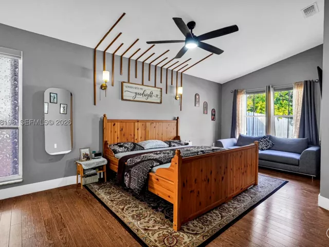 3-bedroom home for sale in Pembroke Pines - 1975 NW 191st Ave - MondialRealty