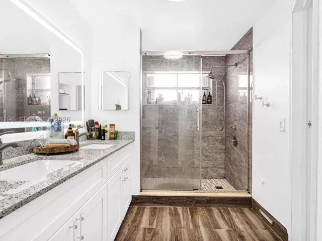 3-bedroom home for sale in Pembroke Pines - 1975 NW 191st Ave - MondialRealty