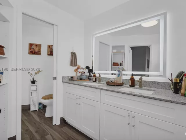 3-bedroom home for sale in Pembroke Pines - 1975 NW 191st Ave - MondialRealty