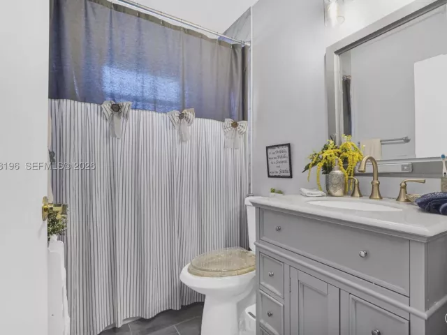3-bedroom home for sale in Pembroke Pines - 1975 NW 191st Ave - MondialRealty