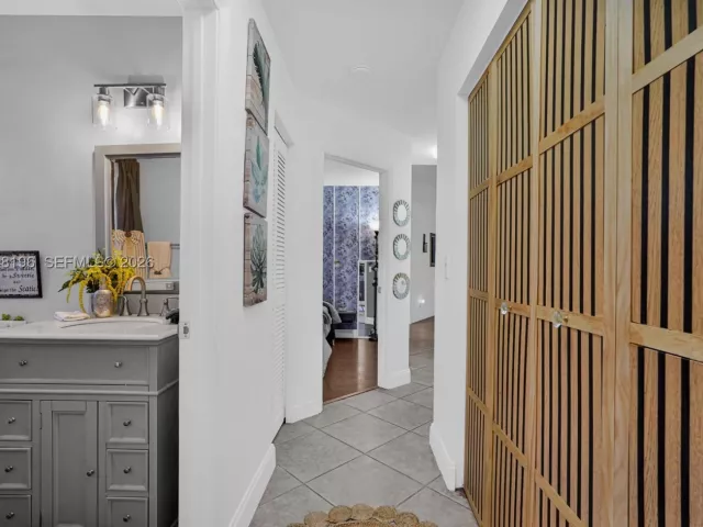 3-bedroom home for sale in Pembroke Pines - 1975 NW 191st Ave - MondialRealty
