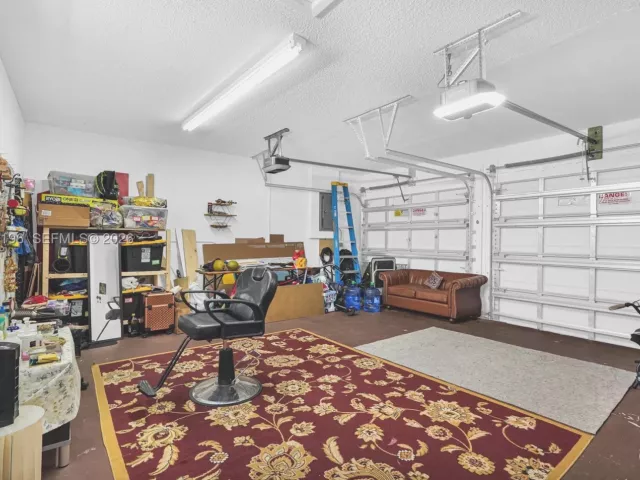 3-bedroom home for sale in Pembroke Pines - 1975 NW 191st Ave - MondialRealty