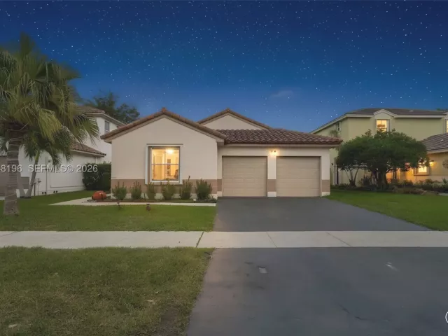 3-bedroom home for sale in Pembroke Pines - 1975 NW 191st Ave - MondialRealty