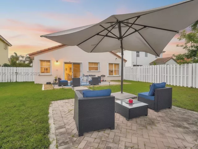 3-bedroom home for sale in Pembroke Pines - 1975 NW 191st Ave - MondialRealty