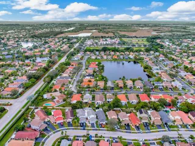 3-bedroom home for sale in Pembroke Pines - 1975 NW 191st Ave - MondialRealty