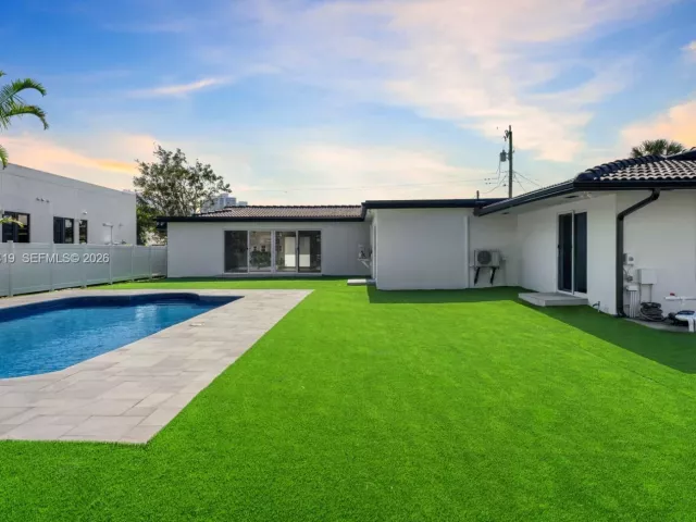 5-bedroom home for rent in Hallandale Beach - 430 Tamarind Dr - MondialRealty