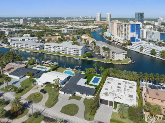 5-bedroom home for rent in Hallandale Beach - 430 Tamarind Dr - MondialRealty