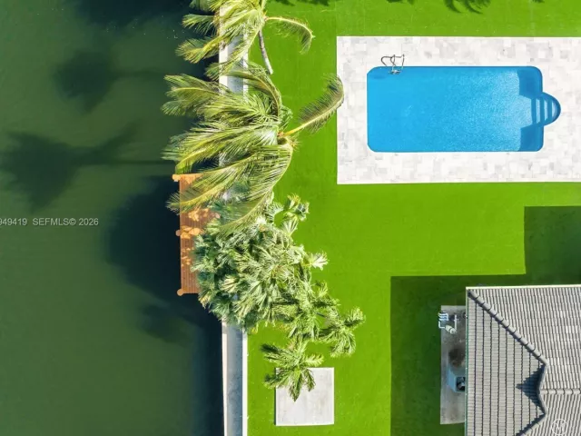 5-bedroom home for rent in Hallandale Beach - 430 Tamarind Dr - MondialRealty