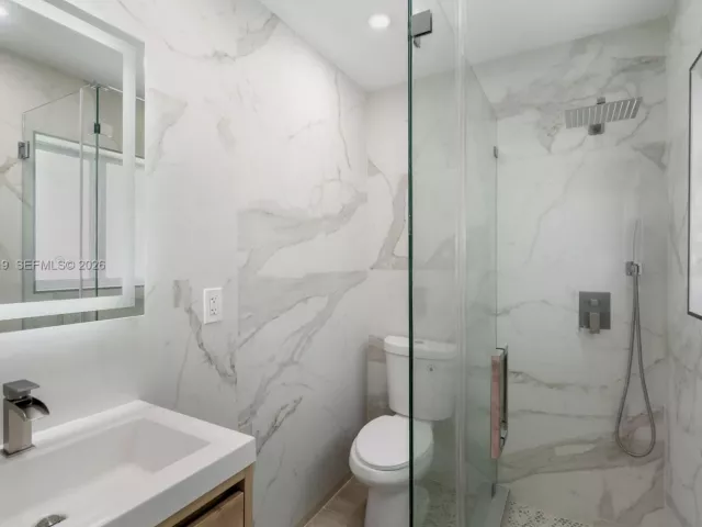 5-bedroom home for rent in Hallandale Beach - 430 Tamarind Dr - MondialRealty