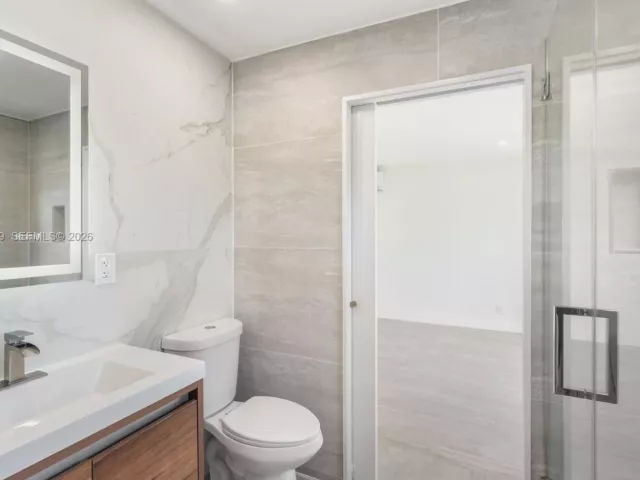 5-bedroom home for rent in Hallandale Beach - 430 Tamarind Dr - MondialRealty