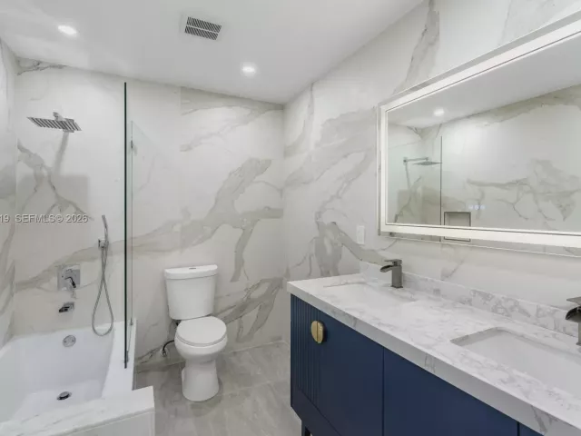 5-bedroom home for rent in Hallandale Beach - 430 Tamarind Dr - MondialRealty