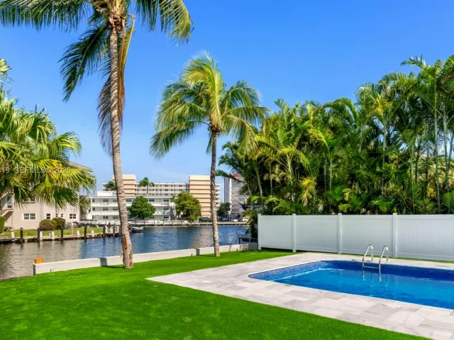 5-bedroom home for rent in Hallandale Beach - 430 Tamarind Dr - MondialRealty