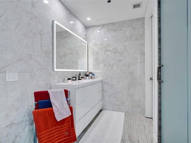 Apartment for sale  Unit #3708 - photo 7191486