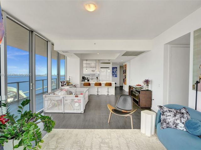 Apartment for sale  Unit #3708 - photo 7191492