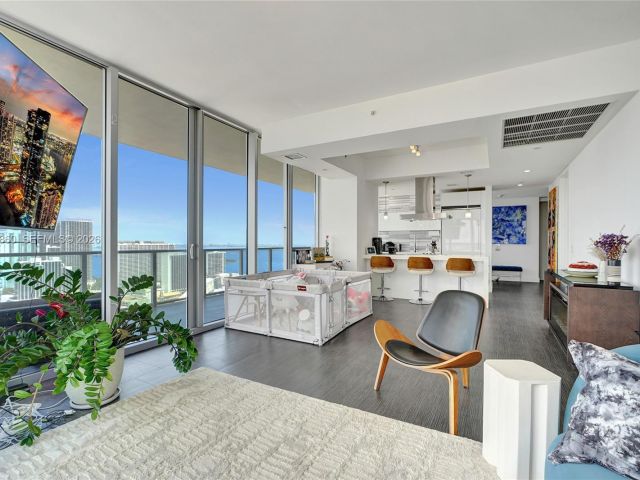 Apartment for sale  Unit #3708 - photo 7191505