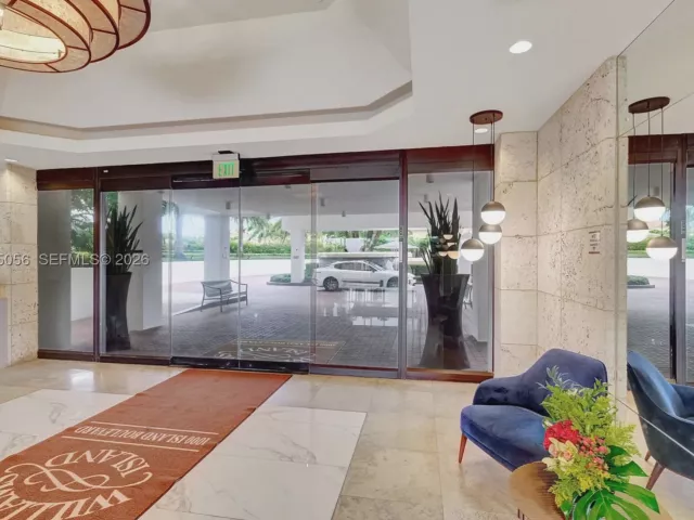 2-bedroom condo for sale in Aventura - 1000 Island Blvd 312 - MondialRealty