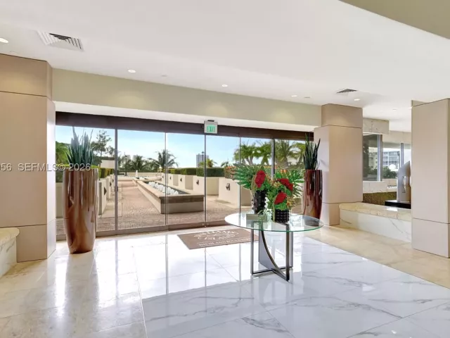2-bedroom condo for sale in Aventura - 1000 Island Blvd 312 - MondialRealty