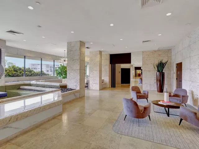 2-bedroom condo for sale in Aventura - 1000 Island Blvd 312 - MondialRealty