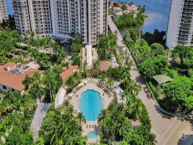 2-bedroom condo for sale in Aventura - 1000 Island Blvd 312 - MondialRealty