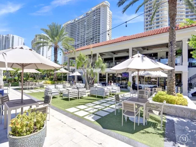 2-bedroom condo for sale in Aventura - 1000 Island Blvd 312 - MondialRealty