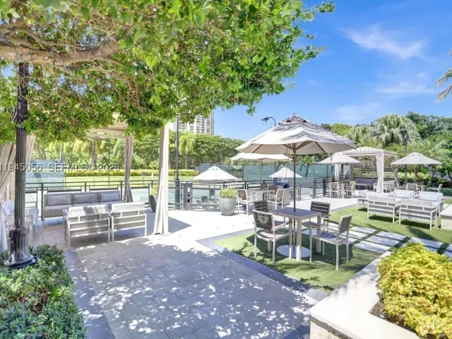 2-bedroom condo for sale in Aventura - 1000 Island Blvd 312 - MondialRealty