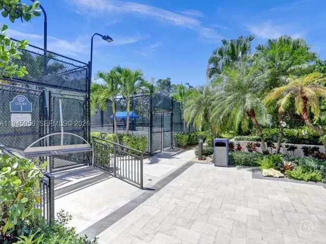 2-bedroom condo for sale in Aventura - 1000 Island Blvd 312 - MondialRealty