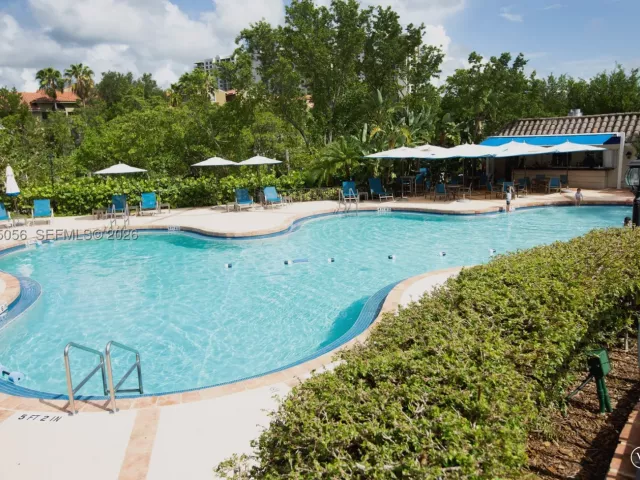 2-bedroom condo for sale in Aventura - 1000 Island Blvd 312 - MondialRealty