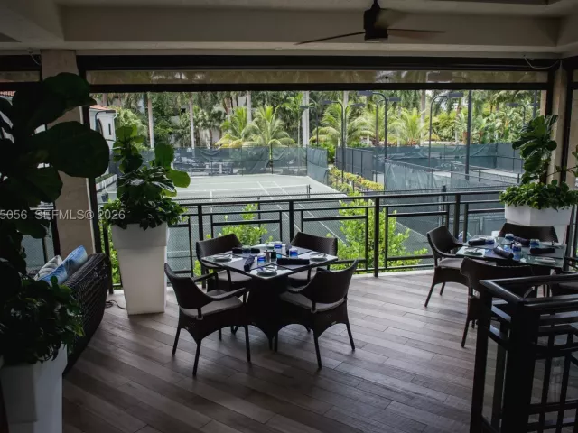 2-bedroom condo for sale in Aventura - 1000 Island Blvd 312 - MondialRealty