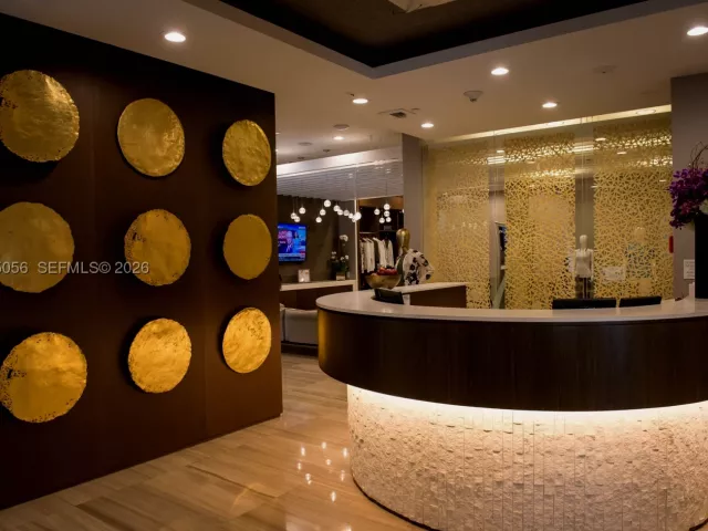 2-bedroom condo for sale in Aventura - 1000 Island Blvd 312 - MondialRealty